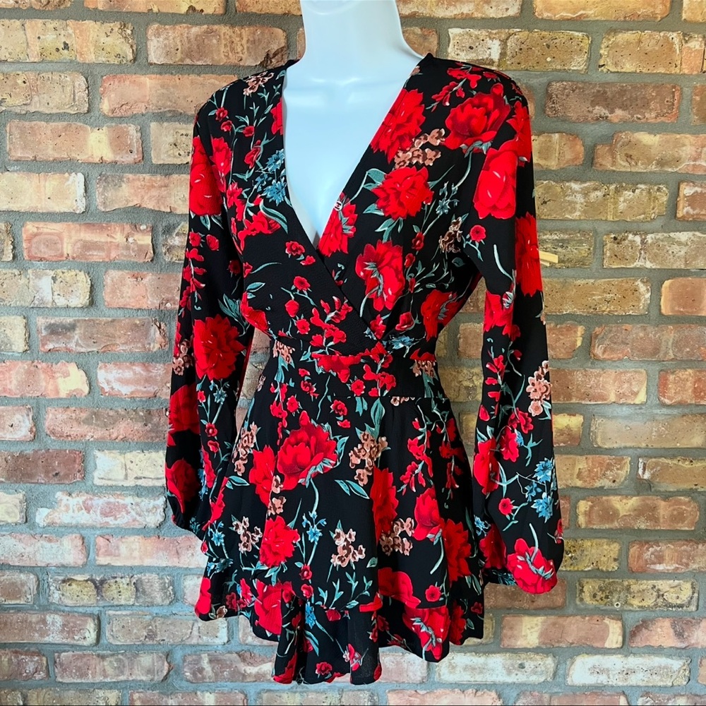 *NEW* Red & black floral romper w/ bubble sleeves, ruffled bottom, lightweight. - Picture 3 of 7